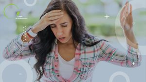 خانمی که به دلیل خونریزی و مشکلات هموروئید و شقاق دچار سرگیجه شده است.